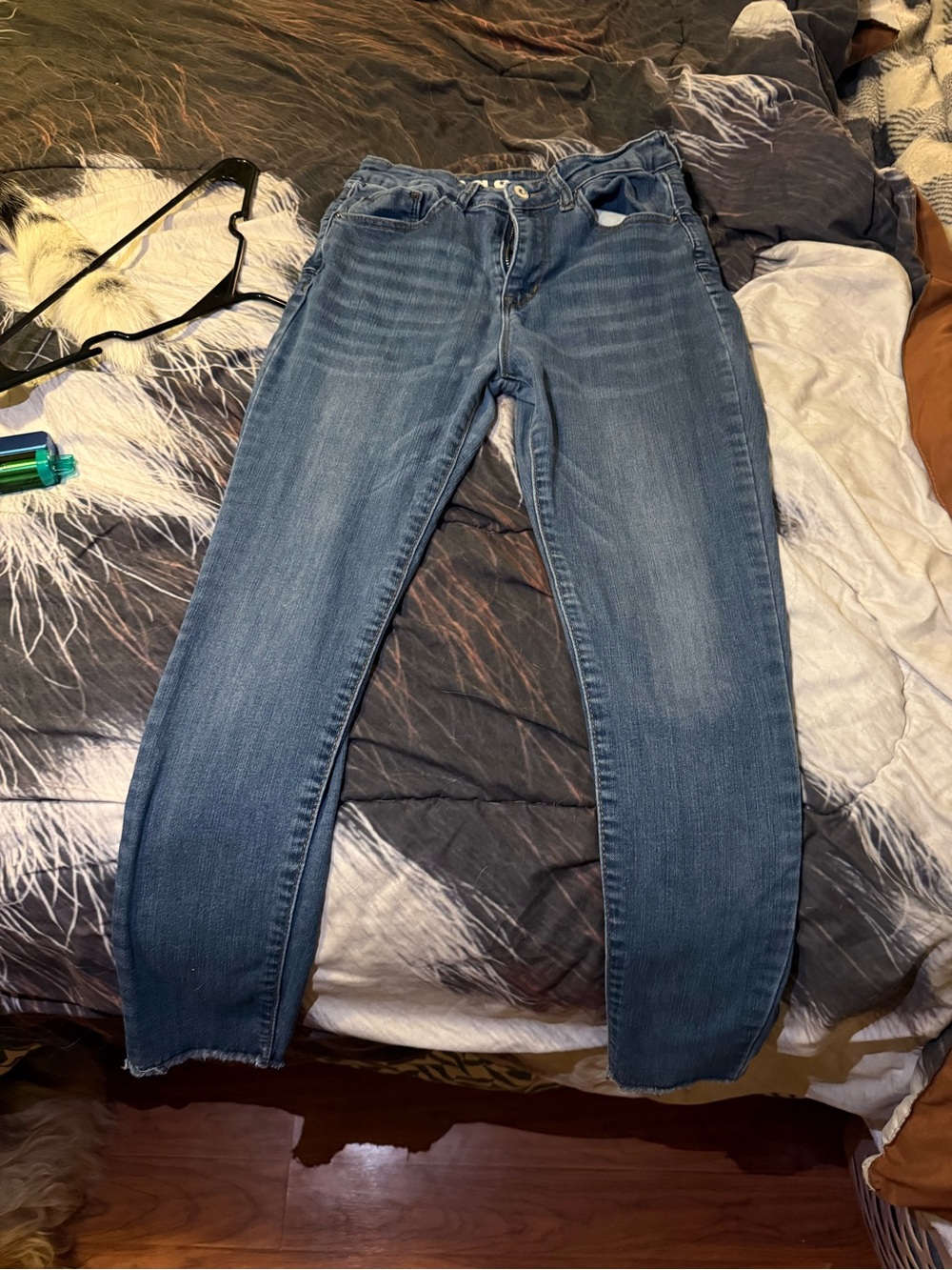 Women’s Skinny Jeans in Mid Blue Stretch Denim
